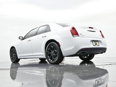 Used 2022  Chrysler 300 Touring L AWD at Landmark Auto Credit Center near springfield&comma; IL