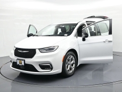 Used 2024  Chrysler Pacifica Limited FWD at Landmark Auto Credit Center near springfield&comma; IL