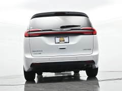 Used 2024  Chrysler Pacifica Limited FWD at Landmark Auto Credit Center near springfield&comma; IL