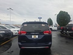 Used 2017  Chrysler Pacifica Touring-L FWD at Landmark Auto Credit Center near springfield&comma; IL