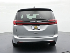 Used 2024  Chrysler Pacifica Touring L FWD at Landmark Auto Credit Center near springfield&comma; IL