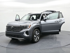 Used 2025  Volkswagen Atlas 2&period;0T SE w&sol;Technology FWD at Landmark Auto Credit Center near springfield&comma; IL