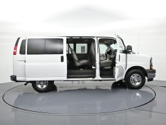 Used 2018  Chevrolet Express Wagon 3500 Wagon LT at Landmark Auto Credit Center near springfield&comma; IL