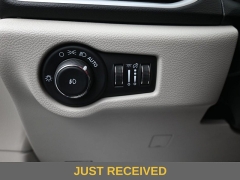 Used 2024  Chrysler Pacifica Touring L FWD at Landmark Auto Credit Center near springfield&comma; IL