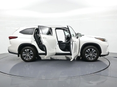 Used 2021  Toyota Highlander XLE AWD at Landmark Auto Credit Center near springfield&comma; IL