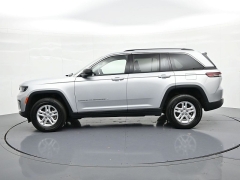 Used 2023  Jeep Grand Cherokee Laredo 4x4 at Landmark Auto Credit Center near springfield&comma; IL