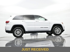 Used 2020  Jeep Grand Cherokee 4d SUV 4WD Laredo at Landmark Auto Credit Center near springfield&comma; IL