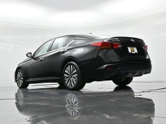 Used 2024  Nissan Altima 2&period;5 SV Sedan at Landmark Auto Credit Center near springfield&comma; IL