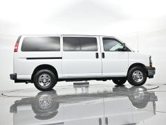 Used 2018  Chevrolet Express Wagon 3500 Wagon LT at Landmark Auto Credit Center near springfield&comma; IL