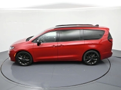 Used 2025  Chrysler Pacifica Limited FWD at Landmark Auto Credit Center near springfield&comma; IL