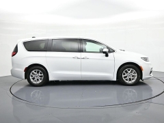 Used 2023  Chrysler Pacifica Touring L FWD at Landmark Auto Credit Center near springfield&comma; IL