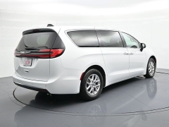 Used 2023  Chrysler Pacifica Touring L FWD at Landmark Auto Credit Center near springfield&comma; IL
