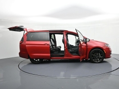 Used 2025  Chrysler Pacifica Limited FWD at Landmark Auto Credit Center near springfield&comma; IL
