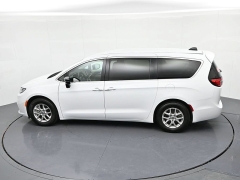 Used 2024  Chrysler Pacifica Touring L FWD at Landmark Auto Credit Center near springfield&comma; IL