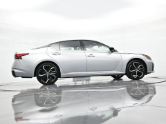 Used 2024  Nissan Altima 2&period;5 SR Sedan at Landmark Auto Credit Center near springfield&comma; IL