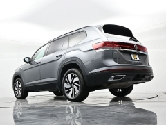 Used 2025  Volkswagen Atlas 2&period;0T SE w&sol;Technology FWD at Landmark Auto Credit Center near springfield&comma; IL