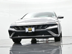 Used 2024  Hyundai Elantra Limited IVT at Landmark Auto Credit Center near springfield&comma; IL