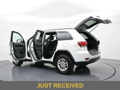 Used 2020  Jeep Grand Cherokee 4d SUV 4WD Laredo at Landmark Auto Credit Center near springfield&comma; IL