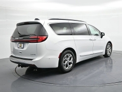 Used 2023  Chrysler Pacifica Limited FWD at Landmark Auto Credit Center near springfield&comma; IL