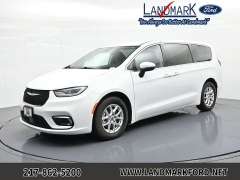 Used 2023  Chrysler Pacifica Touring L FWD at Landmark Auto Credit Center near springfield&comma; IL