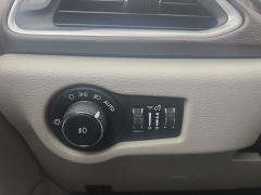 Used 2017  Chrysler Pacifica Touring-L FWD at Landmark Auto Credit Center near springfield&comma; IL
