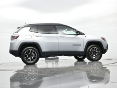 Used 2025  Jeep Compass Trailhawk 4x4 at Landmark Auto Credit Center near springfield&comma; IL