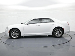 Used 2022  Chrysler 300 Touring AWD at Landmark Auto Credit Center near springfield&comma; IL