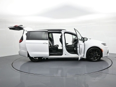 Used 2025  Chrysler Pacifica Limited FWD at Landmark Auto Credit Center near springfield&comma; IL