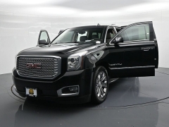 Used 2016  GMC Yukon XL 4d SUV 4WD Denali at Landmark Auto Credit Center near springfield&comma; IL
