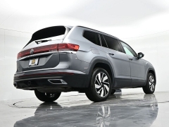 Used 2025  Volkswagen Atlas 2&period;0T SE w&sol;Technology FWD at Landmark Auto Credit Center near springfield&comma; IL