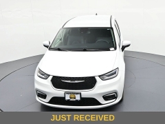Used 2023  Chrysler Pacifica Touring L FWD at Landmark Auto Credit Center near springfield&comma; IL