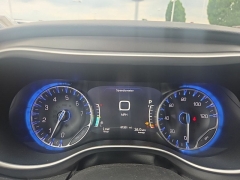 Used 2024  Chrysler Pacifica Touring L FWD at Landmark Auto Credit Center near springfield&comma; IL
