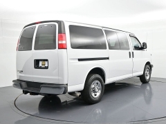Used 2018  Chevrolet Express Wagon 3500 Wagon LT at Landmark Auto Credit Center near springfield&comma; IL
