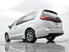 Used 2023  Chrysler Pacifica Limited FWD at Landmark Auto Credit Center near springfield&comma; IL