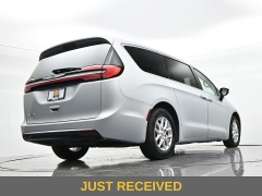 Used 2024  Chrysler Pacifica Touring L FWD at Landmark Auto Credit Center near springfield&comma; IL