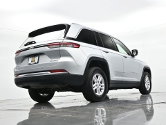 Used 2023  Jeep Grand Cherokee Laredo 4x4 at Landmark Auto Credit Center near springfield&comma; IL