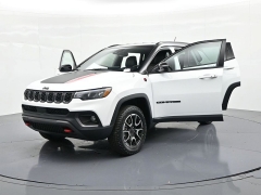 Used 2025  Jeep Compass Trailhawk 4x4 at Landmark Auto Credit Center near springfield&comma; IL