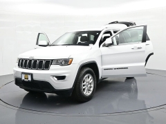 Used 2020  Jeep Grand Cherokee Laredo 4x4 at Landmark Auto Credit Center near springfield&comma; IL