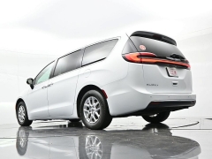 Used 2023  Chrysler Pacifica Touring L FWD at Landmark Auto Credit Center near springfield&comma; IL