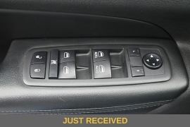 Used 2020  Jeep Grand Cherokee 4d SUV 4WD Laredo at Landmark Auto Credit Center near springfield&comma; IL