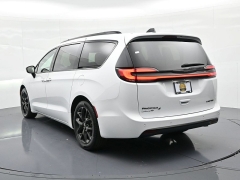 Used 2025  Chrysler Pacifica Limited FWD at Landmark Auto Credit Center near springfield&comma; IL