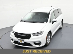 Used 2023  Chrysler Pacifica Touring L FWD at Landmark Auto Credit Center near springfield&comma; IL