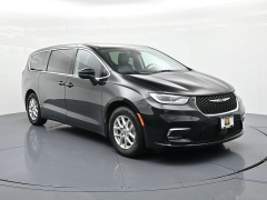 Used 2023  Chrysler Pacifica Touring L FWD at Landmark Auto Credit Center near springfield&comma; IL