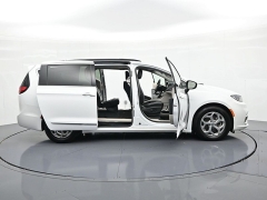 Used 2023  Chrysler Pacifica Limited FWD at Landmark Auto Credit Center near springfield&comma; IL