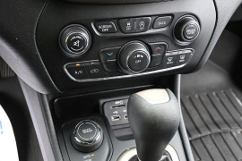 Used 2015  Jeep Cherokee 4WD 4dr Latitude at Landmark Auto Credit Center near springfield&comma; IL