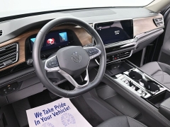 Used 2025  Volkswagen Atlas 2&period;0T SE w&sol;Technology FWD at Landmark Auto Credit Center near springfield&comma; IL