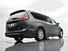 Used 2023  Chrysler Pacifica Touring L FWD at Landmark Auto Credit Center near springfield&comma; IL