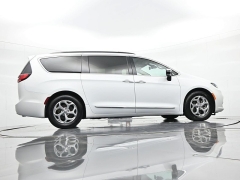 Used 2023  Chrysler Pacifica Limited FWD at Landmark Auto Credit Center near springfield&comma; IL