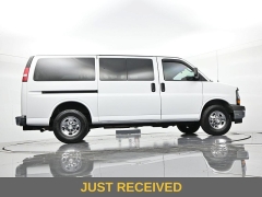 Used 2018  Chevrolet Express Wagon 3500 Wagon LT at Landmark Auto Credit Center near springfield&comma; IL