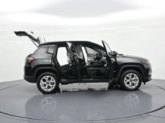 Used 2025  Jeep Compass Latitude 4x4 at Landmark Auto Credit Center near springfield&comma; IL